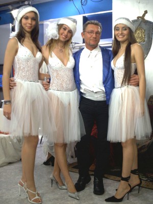 Con le concorrenti di Miss Dolceamaro